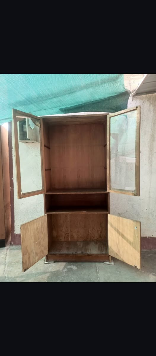 للبيع نضيف مابي اب شي عرض مترين ارتفاع مترين 18 سنتيم سعره 150الف مكاني كركوك حي نصر للاستفسار ***********
