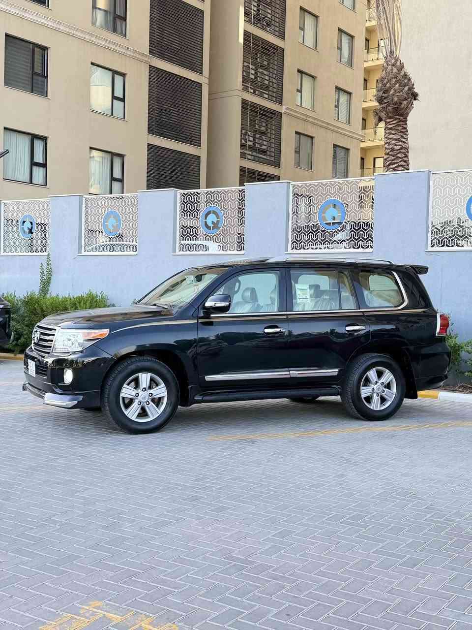 سلام عليكم  🖐️
للبيع.  لاندكروز  . 
السعر.   370 
مديل.    2015 
رقم .    بغداد جديد 
مواصفات. 👇
 /بصمة تشغيل 
/بصمة ابواب  
/تشغيل عن بعد 
/ فتحة سقف
/تحكم ستيرن
/ شاشة جبيرة
/ كامرة خلفية 
/تبريد 3قطع 
/كشنات جلب 
/كشنات كهرباء 
/منضومة لايت زنون 
/الد دعامية امامي زنون 
/ مري شفط 
/ اربع جامات اوتو تصعيد
/اشاير بل مري 
/سبايدر خلفي الد 
/نضام  فور ويل 
/تخم تاير دلوب جديد 
سيارة مكفولة من صبغ فقط بارع بل جاملغ الخلفي بداير شوية وتعديل BDR مكان زغير 
هزة وتحويل جديد  
مكان بغداد البياع سريع حي العامل  ***********
