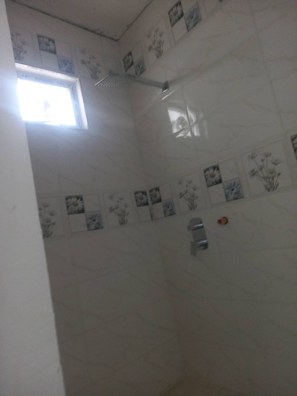 بيت للبيع 🏠 بناء 2026 طابو ملك صرف
بناء طابوك
البيت جاهز من كلشي ✅️
مساحة 156 وربع
 الوجه 6 وربع 
نزال 25
شارع 20 
نافذ على شارع 40 سايدين الجامعة 
يتكون البيت من طابق ونصف
الطابق الارضي مطبخ حار و بارد 
استقبال و صالة كبيرة
غرفة نوم و ثلاث صحيات و منورين
الطابق الاول 
صالة كبيرة وصحيات
والبيت مصبوغ داخل وخارج  
مسحوب علي قرض اسكان ومستمرين بالدفع 
العنوان _ الفلوجة _ حي المنصور _ مقابل بانزين خانة الجوهرة _ قرب جامعة الفلوجة
***********
( ( 💵 90 مليون وقابل للتفاوض 💵 ) )
