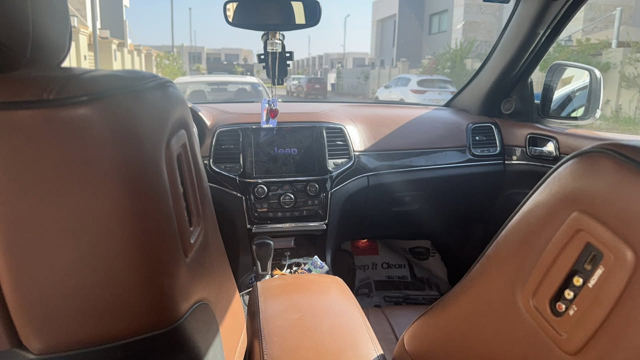 اوفر لاند موديل 2020وكالة  التفاصيل كما موضح في السونار
فول مواصفات  جكات و3 شاشات

داخل ملكي

المحرك : V6.  3.6L

ماشية ١٠٠ الف كيلو متر حقيقي جديده كلش ترايها مال زيرو

 رقم بغداد بأسمي جاهزه من كلشي متصرف عليها ولا دينار

المواصفات 

* دفع رباعي 4x4 . 

* سقف بانوراما . 

* شاشه كبيرة 8.4 انج . 

* نظام الخرائط (GPS) .

* نظام التعليق هوائي (جكات) . 

* ستيرن كهربائي . 

* المصابيح الأمامية زنون . متحرك 

* كشافات الضباب زنون .     

* تشغيل عن بعد .

* صندوق كهربائي .

* داخل مشمشي  .

* حفظ وضعيات الجلوس (ميموري) . 

* المقاعد الأمامية كهربائية .

* المقاعد الأمامية تبريد وتدفئة .

* سستم صوت الباين. 12 سماعه مع دمام خلفي

* حساسات أمامية

* حساسات خلفية .

* كاميرا خلفية .

* تدفئة ستيرن . 

* بخاخ ماء على المصابيح الامامي.

* المرايا الجانبية قابلة للطي .

* مرايا متحسسه للضوء العالي . 

* مقود السائق من الخشب . 

* بلوتوث تلفون . 

* محدد سرعة . 

* نظام التشغيل والاطفاء الاوتوماتيكي ( Auto Start System ) .

رادارات جانبية 

نقطه عمياء

وبعد بيها هواي مواصفات

السعر ٢٦ الف دولار وبي مجال ان شاء الله 

مكان السياره مجمع الكاظمية  

الاستفسار

***********
