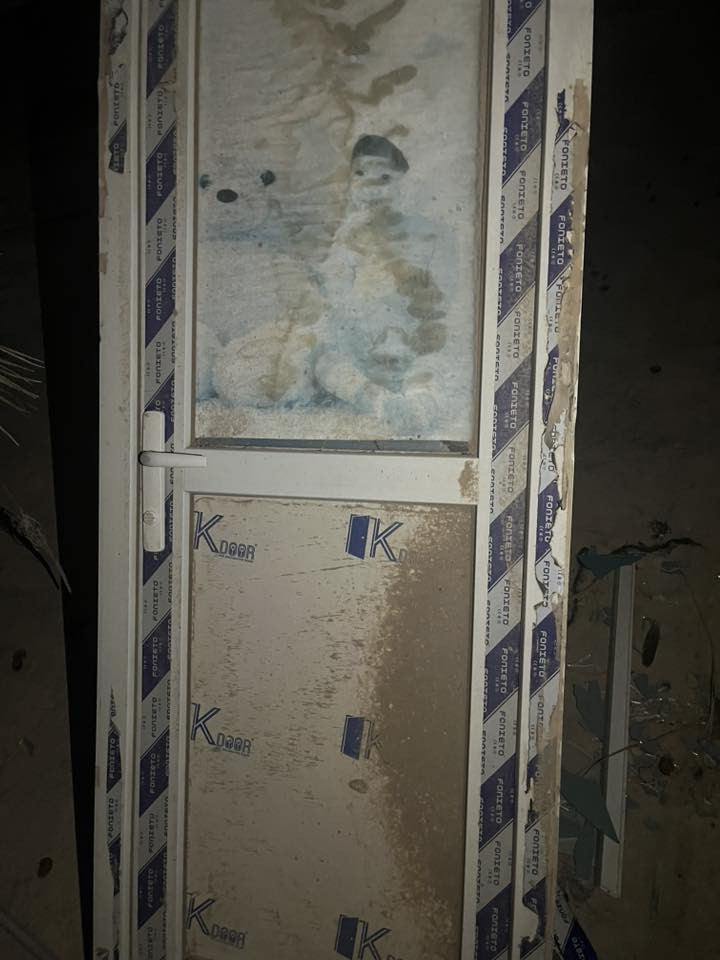 باب لا بيع كلش نضيفه بس المرايه مكسوره السعر 40 الرقم ***********
