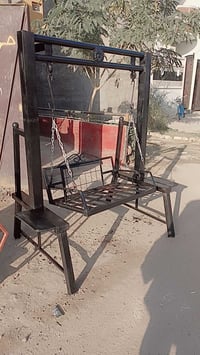 مرجوحه للبيع  سعره 150 وبيه مجال  للاستفسار خاض او ع رقم 07905615657