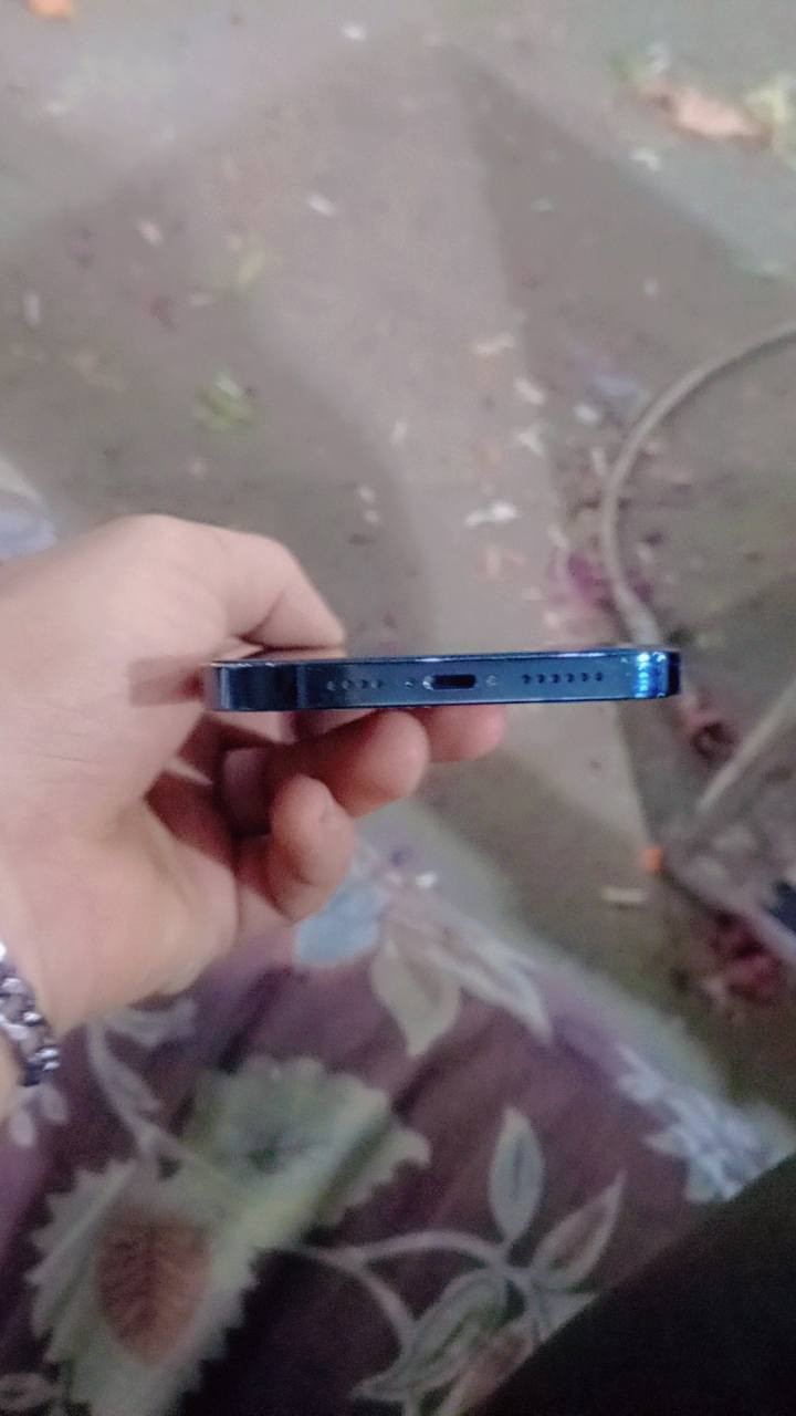 السلام عليكم ايفون 12 برو ماكس للبيع بطارية 92 امبدل بس ضهر الباقي كلة مكفول ذاكره 256 ويا 4 كفرات هدية  بسعر 500 بي مجال بصيط أو مراوس وية 13 برو ماكس ونطي فرق بس كون مكفول للتواصل ***********
