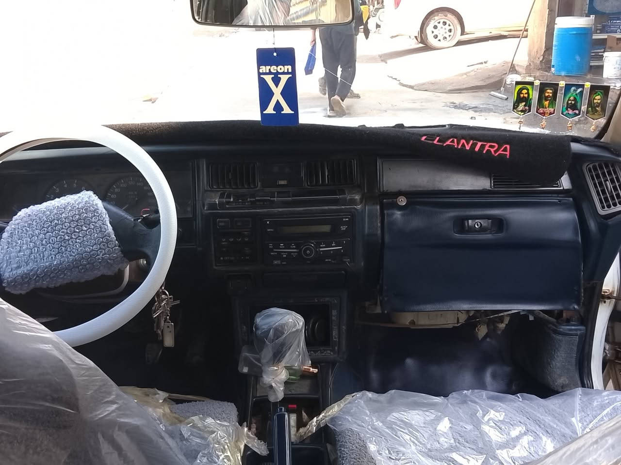 سلام عليكم ورحمه الله للبيع سيدان 1990 مكفوله كير ومحرك سياره خير من الله كشرتها نضيفه سياره محترمه سعرها خاص *********** لامو شراي لا يدخل خاص يتعب نفسه
