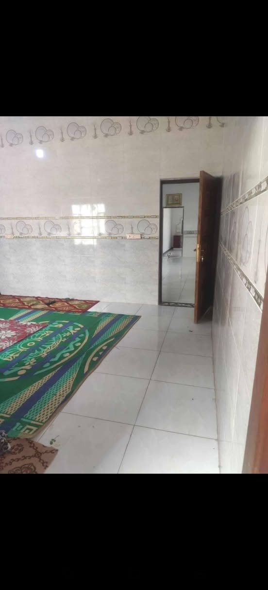 داران للبيع
المساحة الكلية 1180 متر مربع، كل بيت 170 متر
البيت الأول يتكون من غرفتين نوم وصالة ومطبخ وحمام داخلي
مطبخ وحمام داخلي * الارض ميريه *
البيت الثاني يتكون من غرف نوم عدد ٣ ومطبخ وحمام داخلي
بناء بلوك سنة ٢٠٢٠ سطح كونكريت
العنوان : الهارثة - المشان عمود ٨٤ يبعد عن شارع بغداد ٢٠٠ متر
سعر الداران مع الارض ٩٥
*********** رقم الهاتف
