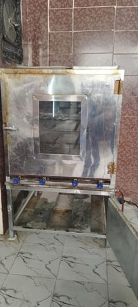 للبيع ما بي عيب 250$ فرن مال حلويات  للتواصل 07515200467 ابو قاسم