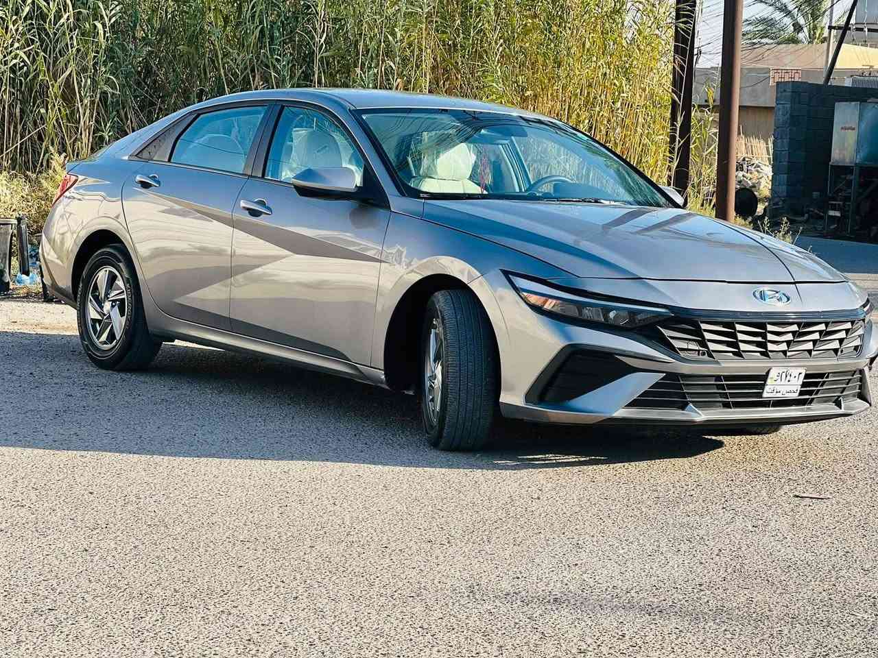 السلام عليكم 🌹مرقمه كامله بيها رقم 

2025 HYUNDAI ELANTRA SEL 🇺🇸
السياره بحالت الزيرو

المواصفات:
✅ محرك 2.0 لتر (4 سلندر)
✅ جير أوتوماتيك
✅ 
✅ دخول ذكي
✅ شاشة كبيرة
✅ Apple CarPlay & Android Auto
✅ كامرة خلفية
✅ حساسات خلفية
✅ مثبت سرعة
✅ تحكم كامل بالستيرن
✅ رادار أمامي
✅ نظام الحفاظ على المسار
✅ تحذير النقطة العمياء
✅ تحذير حركة المرور الخلفية
✅ إضاءة LED
✅ جنوط ألمنيومة
✅ بلوتوث وUSB

✔️ بدون دواخل 

الحادث بأمريكا: جاملغ وبنيد صبغ  فقط السعر 150مراوس او بيع 
‏‪***********‬‏
