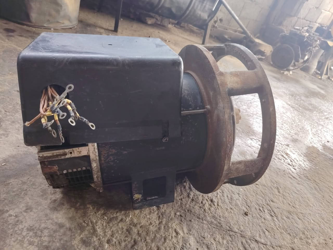 رأس توليد ١٣ كيفي ثري فيز.فرنسي.طبك بلاد. للبيع او المراواس براس توليد كيا ٣٠ كيفي ***********
