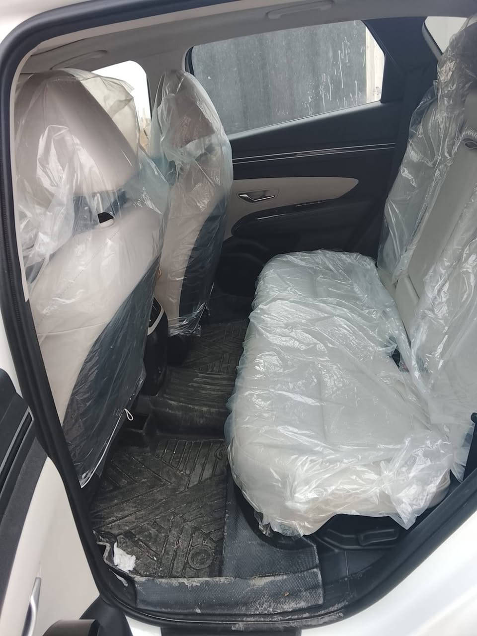 سلام عليكم  توسان فول موصافات لمتدد  موديل 24رقم بغداد  السعر 220وبيه مجال للستفسار اتصال ***********
