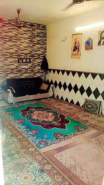 سلام عليكم 
بيت للبيع حي سلام كماليه شارع المستشفى جديد 100متر 5*20*
يتكون البيت من غرفة نوم 5*5*صاله 
وحمام داخلي بيت صطحين بيتونه صب مسلح 
ستقبال 5*4حمام خارجي 
كهرباء مجاري ماء انترنيت ظوئي كوله كالمل فول للخير ***********سعر معقول خابر 
وتدلل بيع مستعجل زراعي مكاتبه فقط
