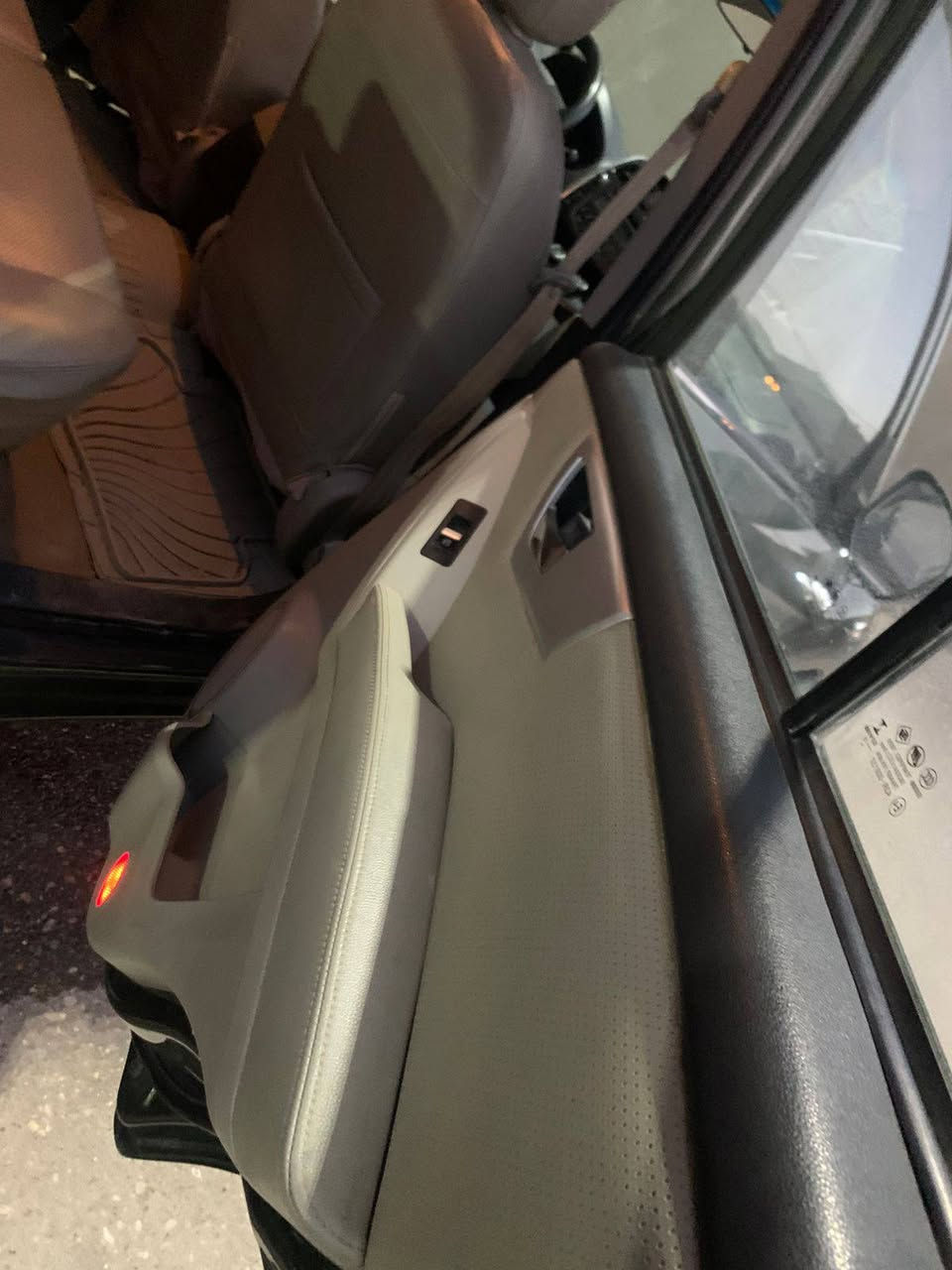 ليفان Lifan X60 اور كير عادي
موديل 2016 رقم مثنى انكليزي  مصفره غرامات حره تحويل ثاني يوم سنويه لل2030كير ومكينه بل كارتون شرط لاتبخير ولاتنقيص حداديه كله جديد تخم تاير تبريد ثلج وتدفئه كله شغال سياره بيهه حادث مثل ماموضح مبدل جاملغ فقط و الجاملغ الخلفي  بدون ضربه قويه صور الحادث موجوده شواصيهه سليمه
ماشيه ١٥٠ الف 
مكاني سماوة 
الاستفسار 
***********
