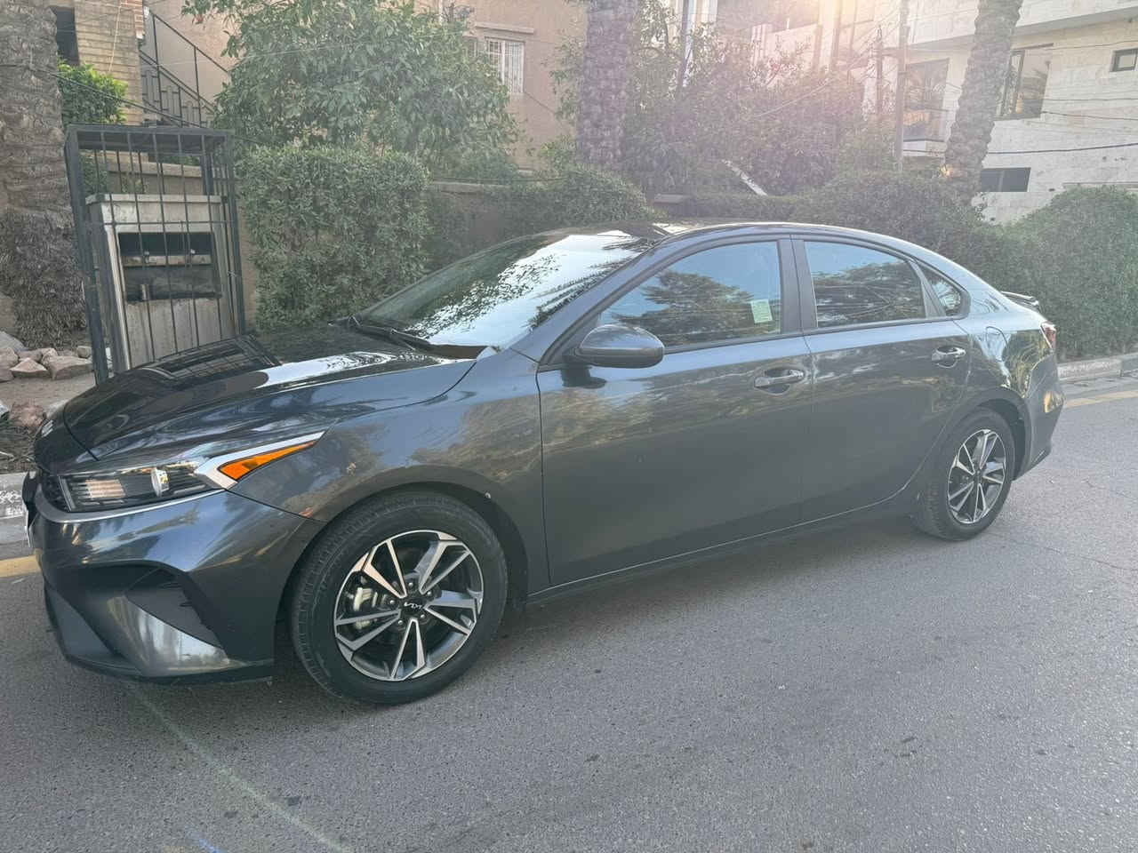 السلام عليكم 
كيا فورتي 2023 رقم بغداد تحويل ثاني يوم  بدون ايرباك حادث دعاميه خلفيه فقط سياره جديده ماشيه 60 ستخدام شخصي مال بيت 
مواصفات : مكينة 2000 دوش / شاشة كبيرة / كامرة دوارة / رادار تعديل مسار / اوتو بريك / رادار 
 / مود درايف / تحكم ستيرن / كروس سرعة / ويل كب / مانع انزلاق / كار بلاي بلوتوث / اواكس / USB 
السعر 155 وبيه مجال حك الجيه 
مكاني الكاظمية 
للتواصل والاستفسار***********
