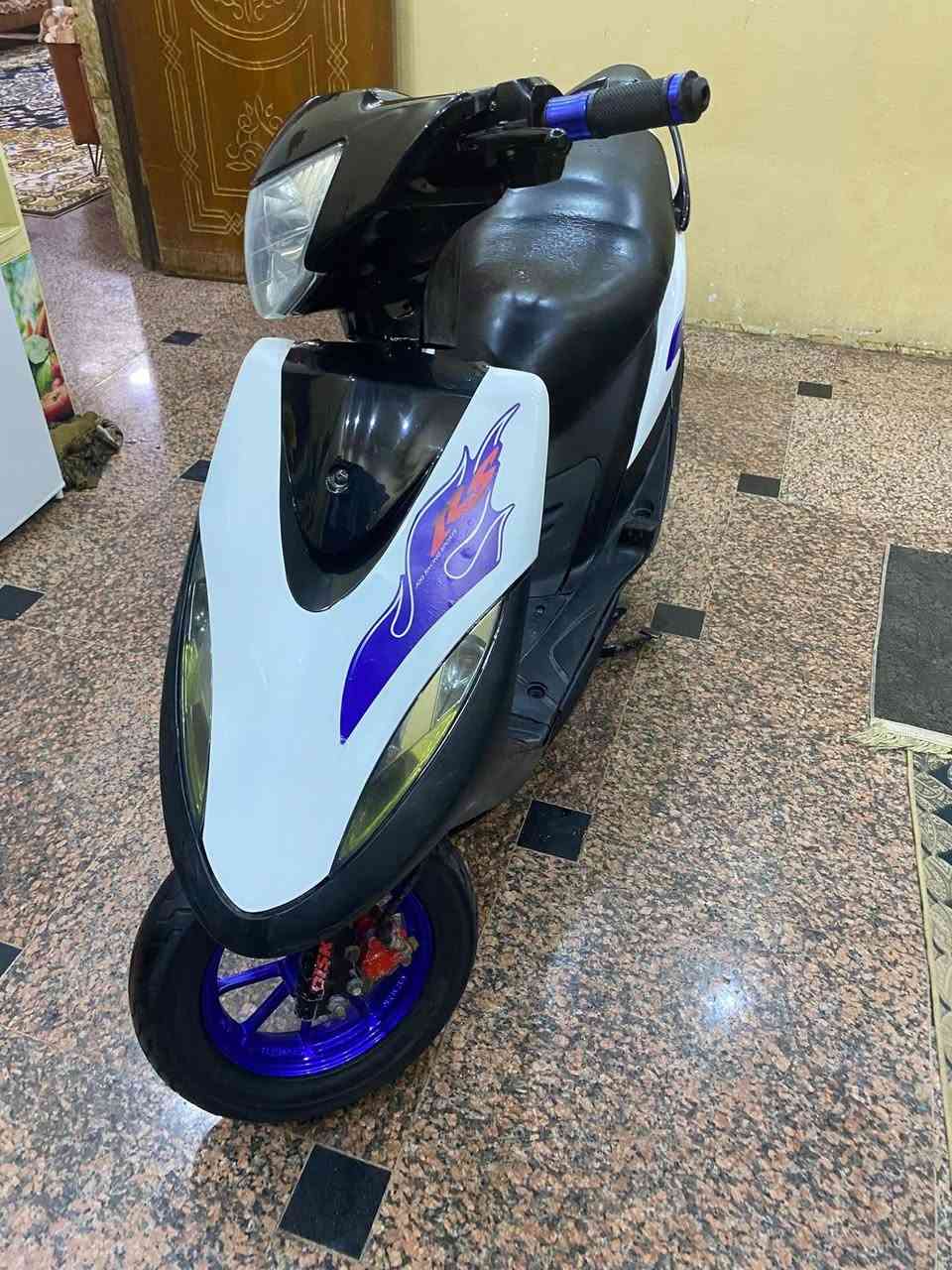 السلام عليكمً ماكس عدله للبيع سعرها٦٥٠وبيه مجال حك الجيه مكينه مفتوحه بوشه ٤٩بلاديه  ناقصها فقط اشاير اماميه وترجع بلاد وكلاه شغاله  مكان المعقل شارع التربيه رقمي***********
