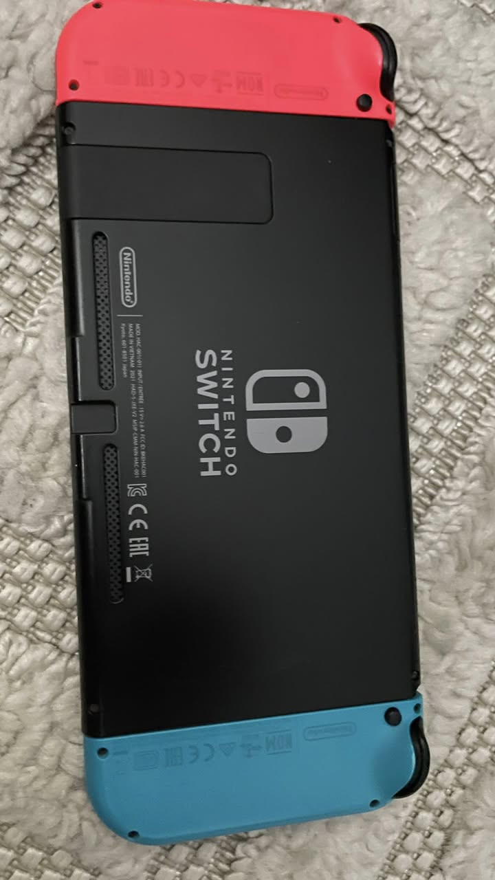 سلام عليكم اخوان ...نينتندو سويتج للبيع v2 اصدار 2021 الفيتنامي مو الصيني اخو الجديد بدون ملحقات فقط گيبل للبيع السعر 230 الف بي مجال قليل كلش ... للاستفسار ***********
