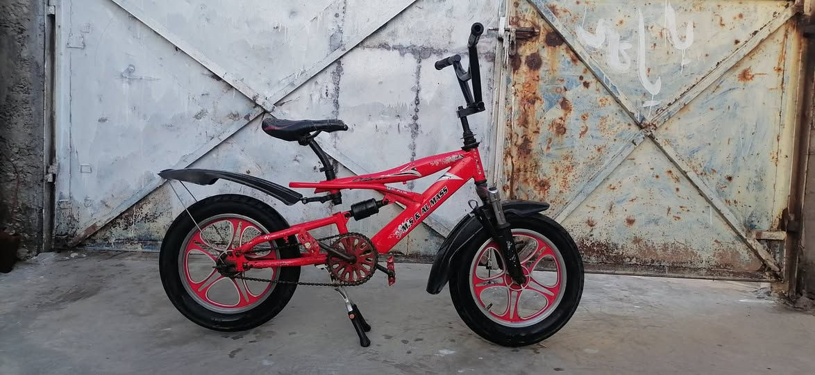 السلام عليكم بايسكل حجم 20
BMX
 *********** واتساب
