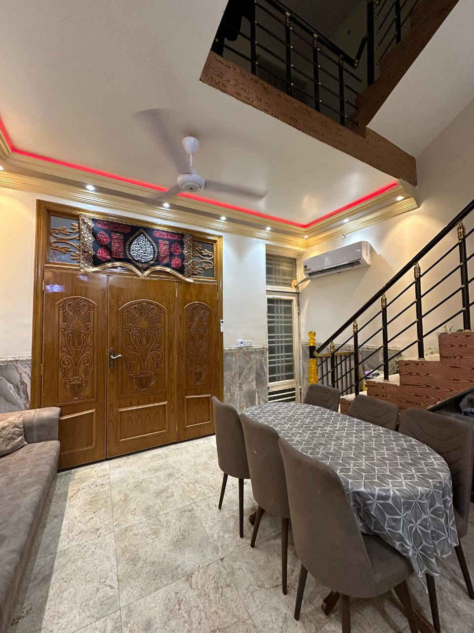 بيت للبيع مساحه ١٠٠م طابو صرف بناء جديد طابقين يحتوي على استقبال وصاله و٣ غرف نوم ومطبخ وثلاثة مجاميع صحيه عنوان كربلاء حي السلام خلف محطة وقود الغاظريه سعره ١٨٠ مليون اي استفسار اتصل ***********  نستقبل جميع العروض في انحاء كربلاء   يباع نقد أو مبادره بمقدمه ٢٥ مليون
