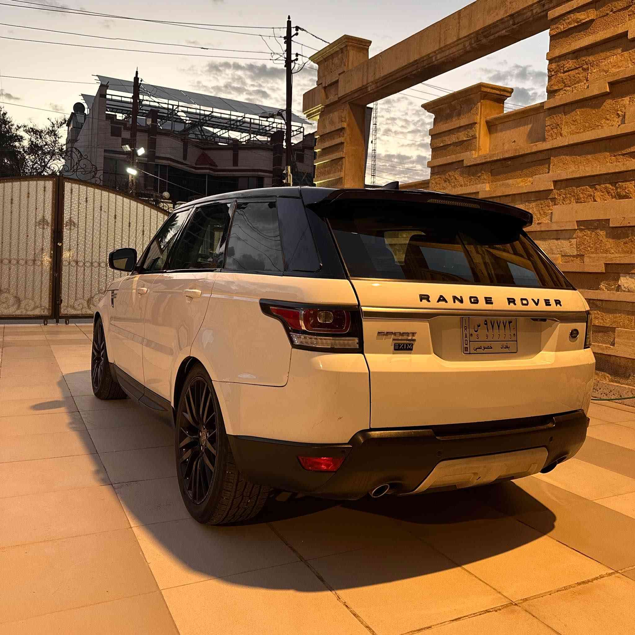 🔥 عرض مغري جدًا | Range Rover Sport 2017 🔥

سيارة فخمة + سعر اقل من السوك  
فرصة للي يريد رانج روفر بدون ما يدفع سعر عالي

📌 المواصفات:
- موديل 2017  
- أبيض / سقف أسود (لوك رياضي 🔥)  
- داخلية بيج نظيفة  
- شاشة + تحكم كامل  
- تبريد وتدفئة مقاعد  
- فتحة سقف  
- كاميرا + حساسات  
- نظام Terrain Response  للطرق الوعره
-باقي مواصفات الرانج المعروفه ما يحتاج للشرح

📌 الحالة:
✔️ ممشى: 241 ألف  يكلو
✔️ محرك وجير بحالة جيدة جدًا  
✔️ استخدام شخصي مرتب  
✔️ السيارة جاهزة للاستخدام  
✔️ترايها من الفاو الى زاخو

📌 ملاحظات:
- وارد  امريكي 🇺🇸
- بيها صبغ ( الجاملغ الخلفي + قبغ الجنطة)
- رقم الشاصي ( SALWG2FV0HA681201 )

📍 فحص بأي مكان  

💰 السعر: 19,400$  
🔥 من أرخص الأسعار بالموديل  
⚡ قابل للنقاش للجادين فقط  بعد الفحص و المعاينه

📞 (***********)

❗ السعر بسبب البيع السريع + الممشى فقط  
مو بسبب عطل

🚀 سيارة تعطيك فخامة بغداد, العراق
