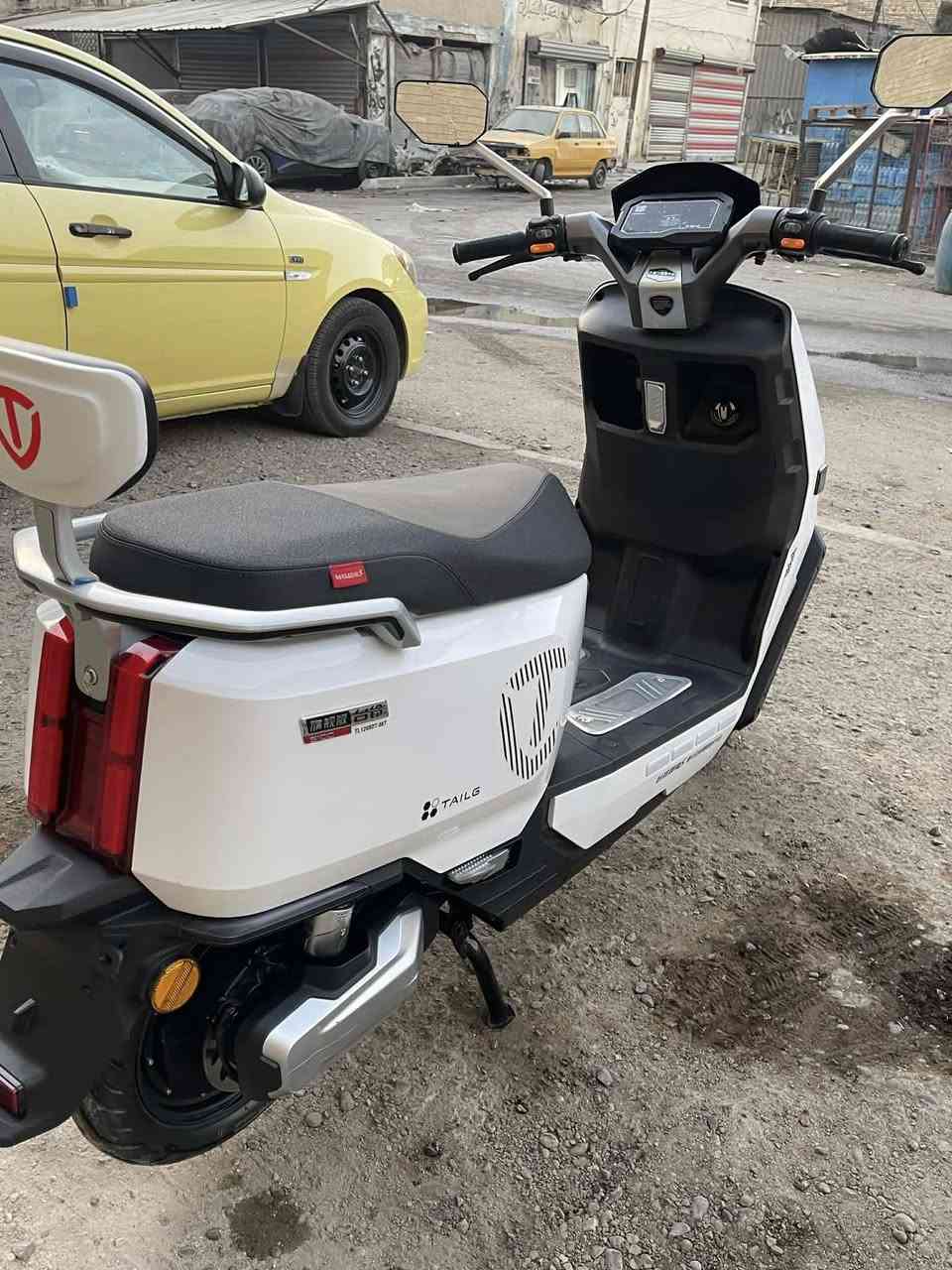 دراجه شحن ثلج مديل 2025
6بطاريات 
اشياير يمين يسار وبيها دبل 
الايت سكن وزنون عالي 
بصمه مو سويج 
تمشيك فوك ال75بل شحنه الوحده
دراجه جديده لمعنه الكلمه حساسات كلها شغاله 
السعر 900 موجود واتساب *********** 
    مكان بغداد شيخ عمر
