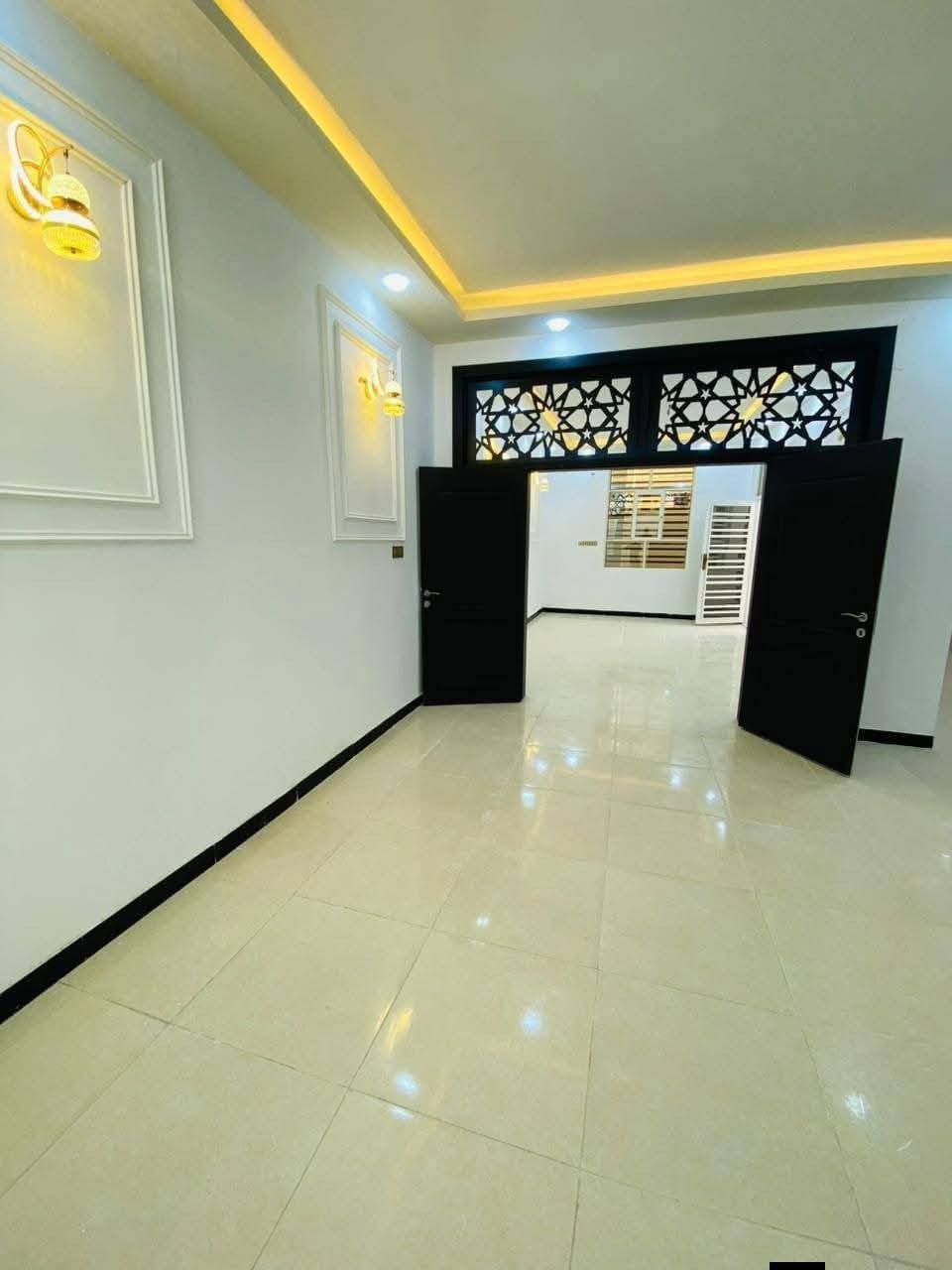 عرض مميز ✨ فرصه استثماريه بيت للبيع 150متر ⛪
بيت مضمون سند 25طابو زراعي 📖
 مشمول بتطويب 320 📚

"" "" "" "" "" "" "" "" "" "" "" "" "
التفاصيل.  🏠
#نوع_البناء /طابوق جمهوري /اساس وسقف صب 

#موقع_المنزل/ النجف شارع المطار الصب مقابل ملحق قريت الغدير عمود 305

#سعر_البيت/ 53وبي مجال 🌺

#الشوارع/تبليط لباب البيت اناره ليليه 

#للستفسار /***********       وتساب موجود 🎉
