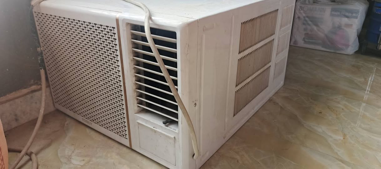 السلام عليكم
مكيف توسوت 2 طن للبيع 350 ألف 
وبي مجال العام اخذته 
استفسار ***********
