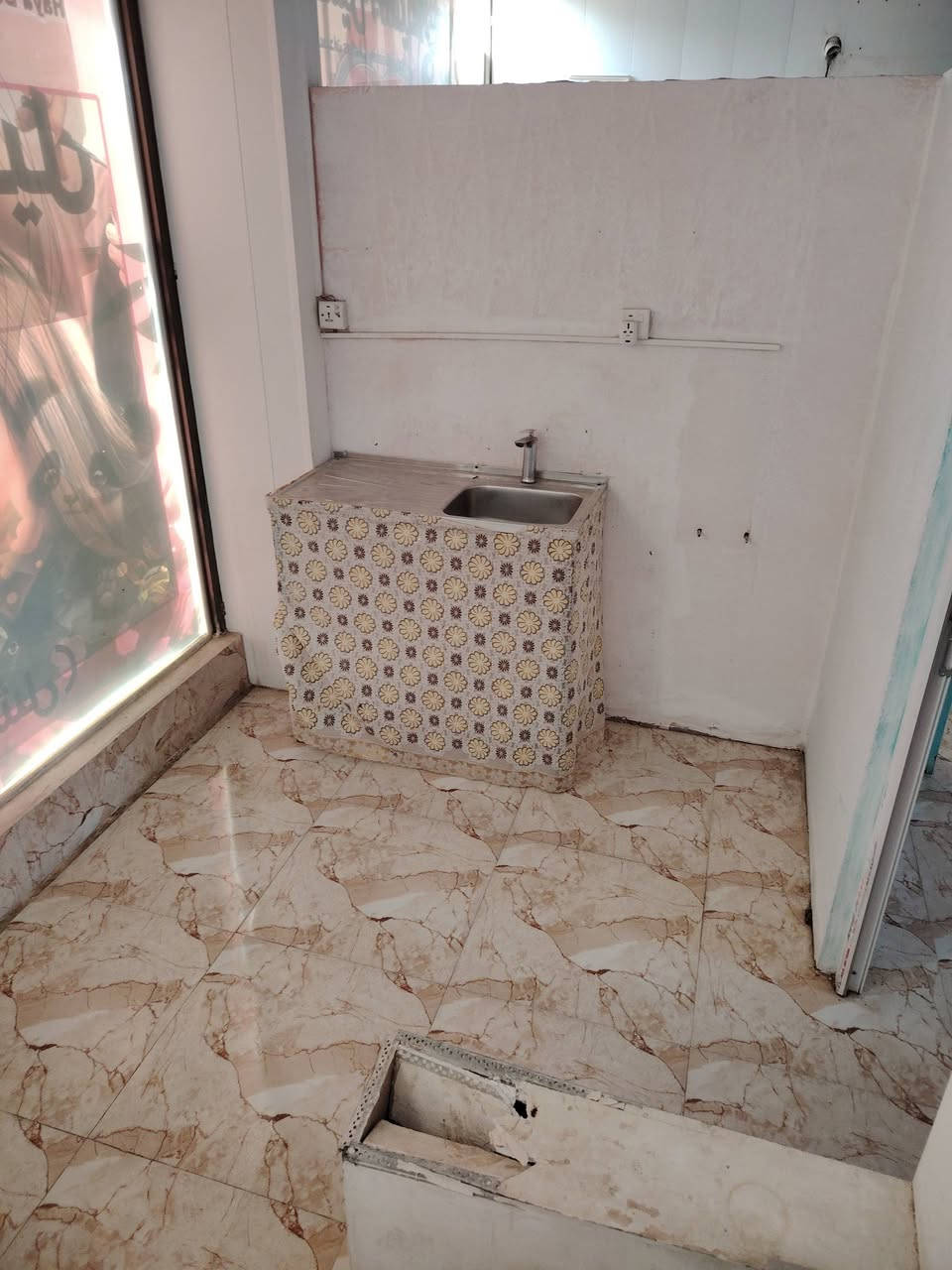 يوجد لدينا
صالون نسائي الإيجار طابق ثاني مساحة 150 متر

حله شارع 40 بستان الحلو خلف مطعم الشمس سابقا

للاستفسار الاتصال على الرقم ***********
