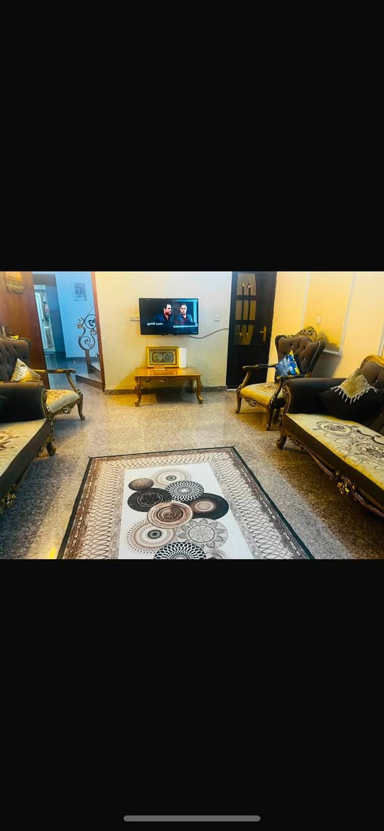 سلام عليكم تخم تركي ملكي 10مقاعد ستعمال قليل مع طبله وسطيه كبيره مكان حي الحسين بغداد ***********
