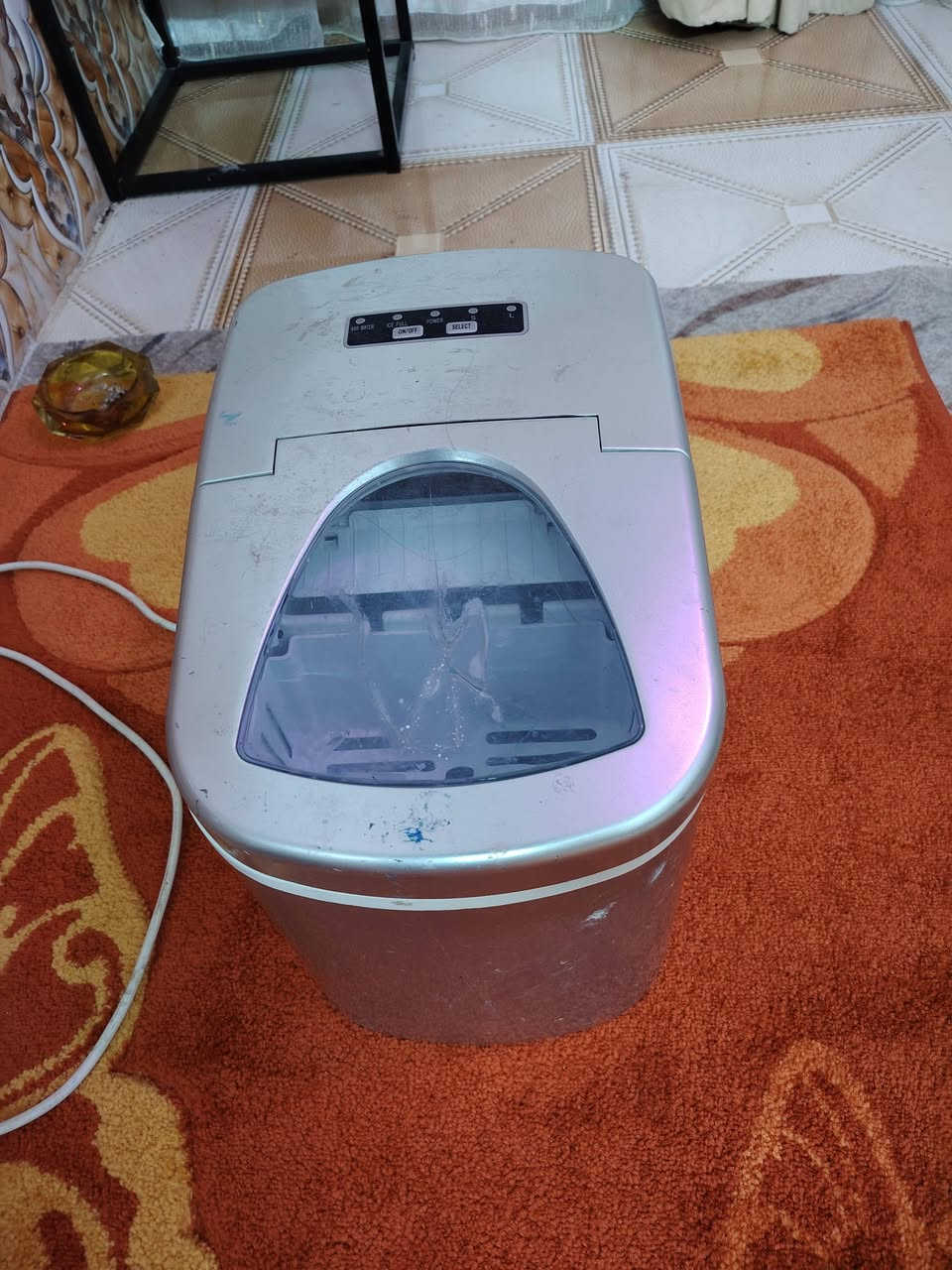 صانعة شلج شغاله فول بيه كسر بالجامعه وملحومه مابيه تأثير عليه سعر ٥٠ الف واصل اعتماد ***********
