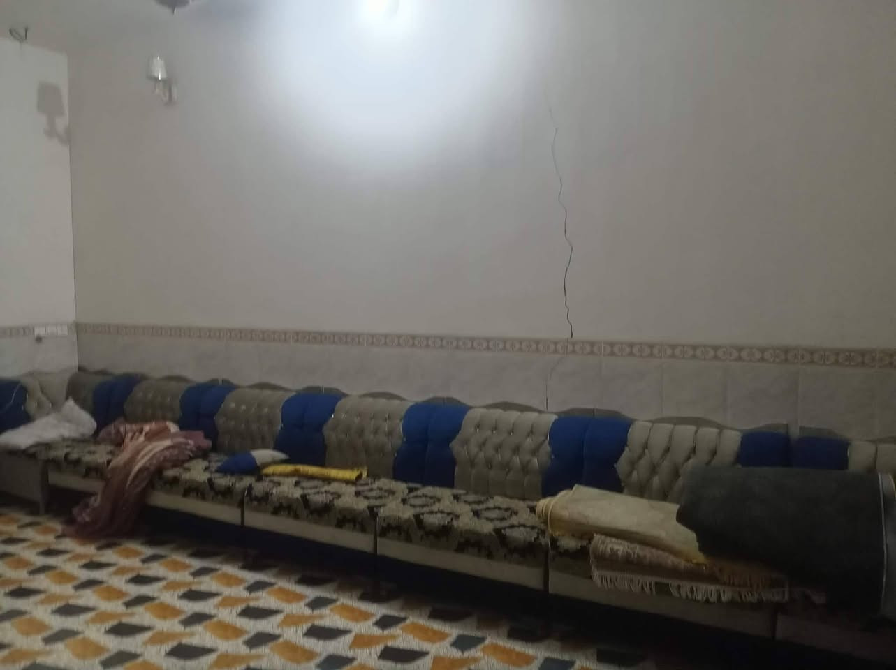 اللهم صلي على محمد وال محمد
🏡 للبيع بيت سكني مميز
مكلف بالنشر..
بيت للبيع على شارع (20) الفاصل بين حي العسكري وحي الشرطة، بمساحة 200 متر مربع.
✅ موقع ممتاز وحيوي
✅ مقابل حديقة مباشرة
✅ مناسب للسكن والاستثمار
✅ منطقة مخدومة وقريبة من جميع الخدمات
للاستفسار ومعرفة التفاصيل والسعر، يرجى التواصل على الخاص أو الاتصال بالرقم ***********

