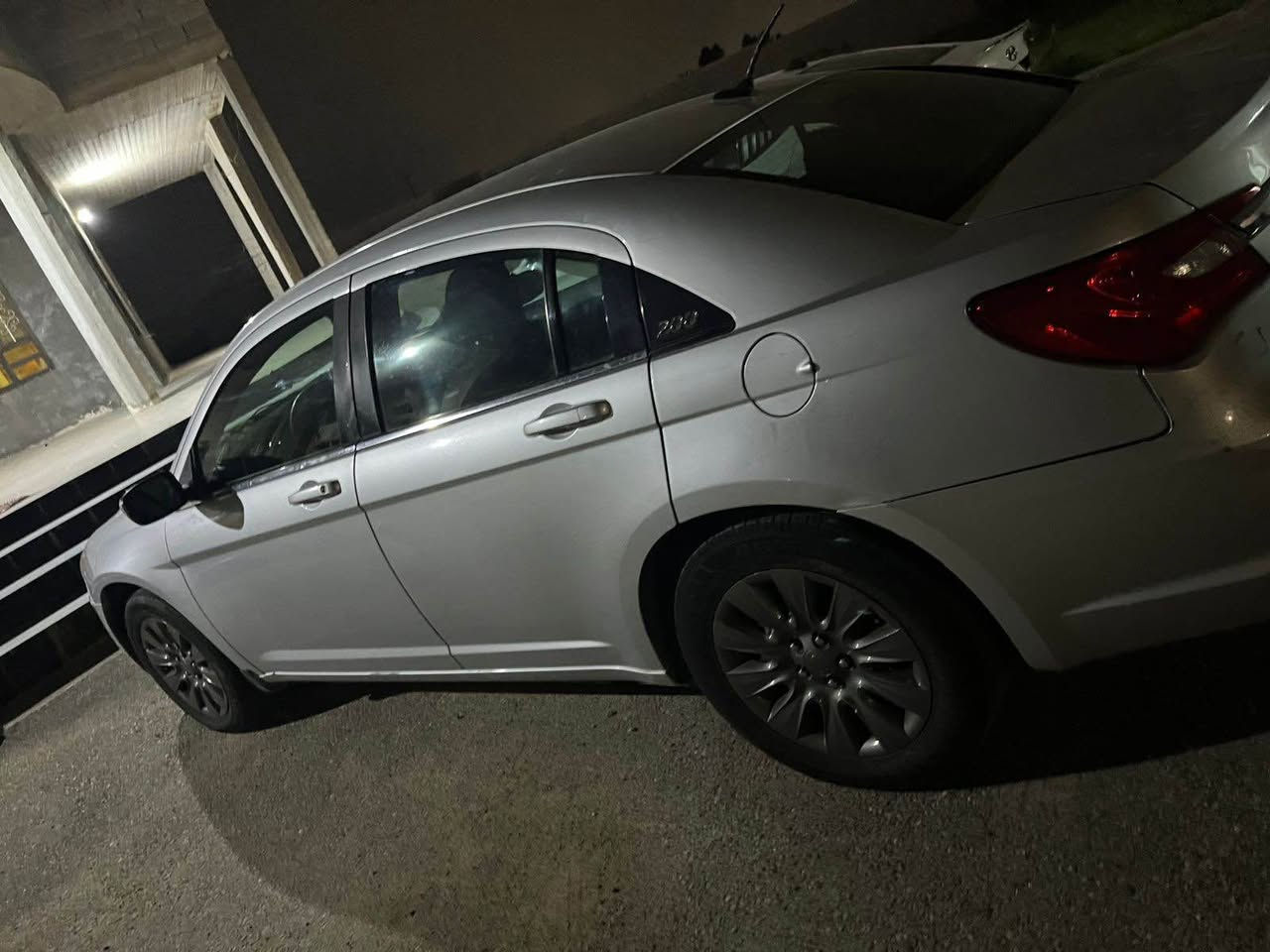 كرايسلر c200 وارد أمريكي كفالة 
بيها نسبة غرق بسيط 
2012  محرك 4 سلندر 2400 
محرك كير كفالة 
تبريد ثلج ❄️ 
مثبت سرعة  
رقم بغداد باسمي تحويل ثاني يوم 
السعر 90 $ 
مكان السيارة الانبار 
للأستفسار
*********** بغداد, العراق
