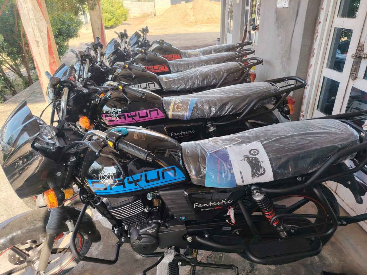 دايوانات زيرو مرقم وبدون رقم كلاسك وجبلي زيرو بايدك تخلي بانزين مكان ديالى الخالص للتواصل ***********
موجود واتساب ومتوفر خدمه توصيل
