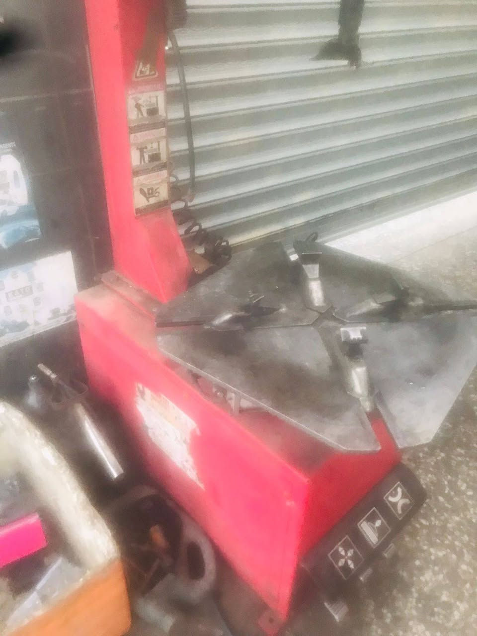 محطة متكاملة للبيع تريد غراض تريد كاملة براحتك المكان المعالف بسعر مناسب رقم صاحب المحطة ***********
