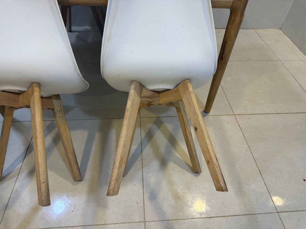 السلام عليكم 
ميز طعام تركي مع اربع كراسي للبيع
السطح مرمر والارجل خشب زان والكراسي 
عضم عاج والارجل خشب 
طول الميز130سم
عرض الميز 80سم
الميز نظيف ونوعية ممتازة
ملاحظة/ سبب البيع 
ضيق المكان 
السعر 250 قفل
احنة الميز ماخذي من الاعظمية 450
والكرسي الواحد ب40 الله شاهد


**إذا كنت صاحب هذا الإعلان وتريد حذفه لأي سبب، رجاءا أرسل رسالة إلى الدعم الفني**