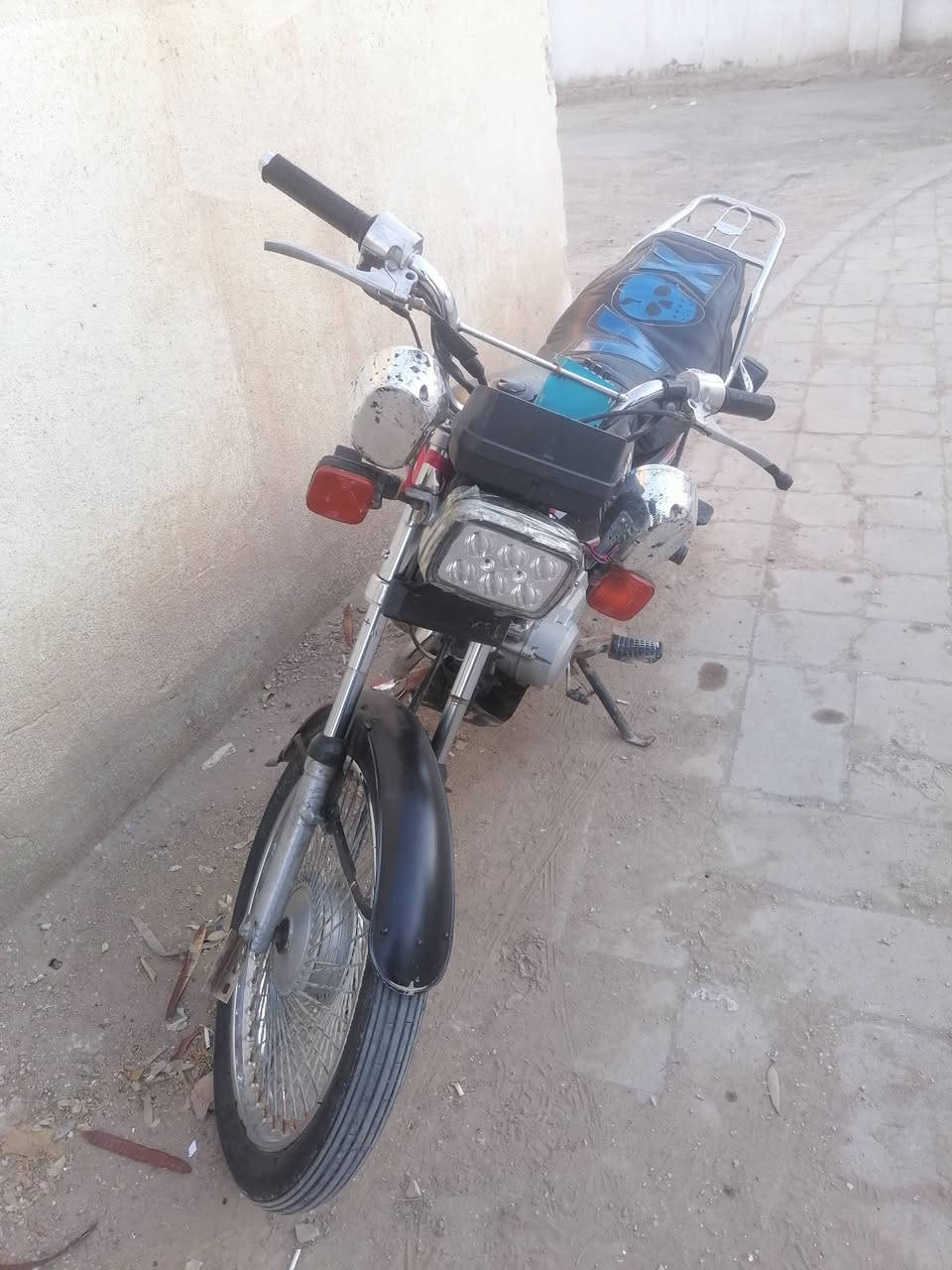 دراجة للبيع مديل 19 اوراق اصولي
الدراجة مكفوله وخير من مكينه فووول بيه بس صالنصه طاكه من المنضم الباقي كله مكفول سعرها 450 وبيه مجال حك الجيه  
مكاني بابل الهاشمية
***********
ملاحضة الدراجه نظيفه بس هاي الصوره اخذتهن بعد مامطرت عليهن
