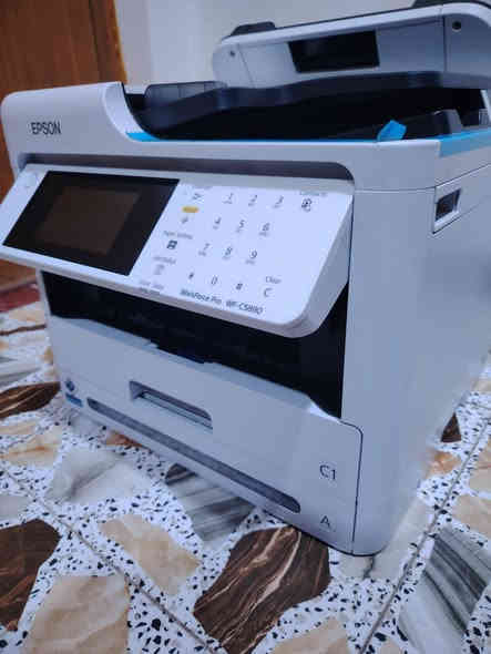 السلام عليكم
طابعة ابسون اندونسية فول مواصفات للبيع 
جديدة استخدام شهر واحد فقط 
السعر 550 الف وبيه مجال 
***********
***********
