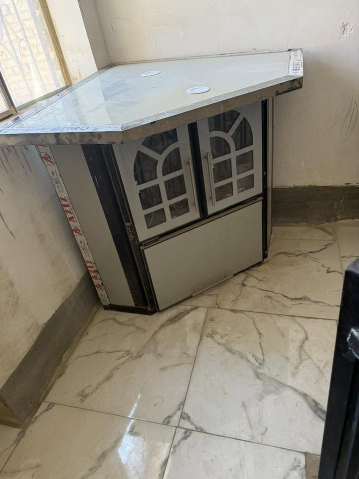 كاونتر ٦ متر تسكام سطح مرمر مسوينه بمليونين ونص اريده ب ٥٠٠ المكان حله شارع ٦٠
حاليا مفتوح وبي ضرر ٣ باب ويا شافطه واوڤن كهربائي هديه 

الصور مشدود ومفتوح مرفقه بيع مستعجل نريد نشيل 

للاستفسار ‭***********‬
