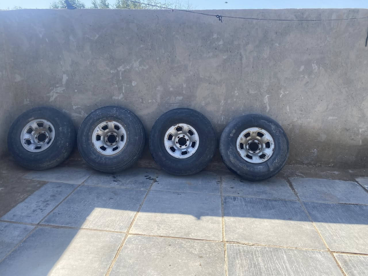 تخم وياله جديديات بلاديات ما بيهن اي عواج 6ستد حجم 16 ووياهن تايرات بالون الاستفسار ***********
