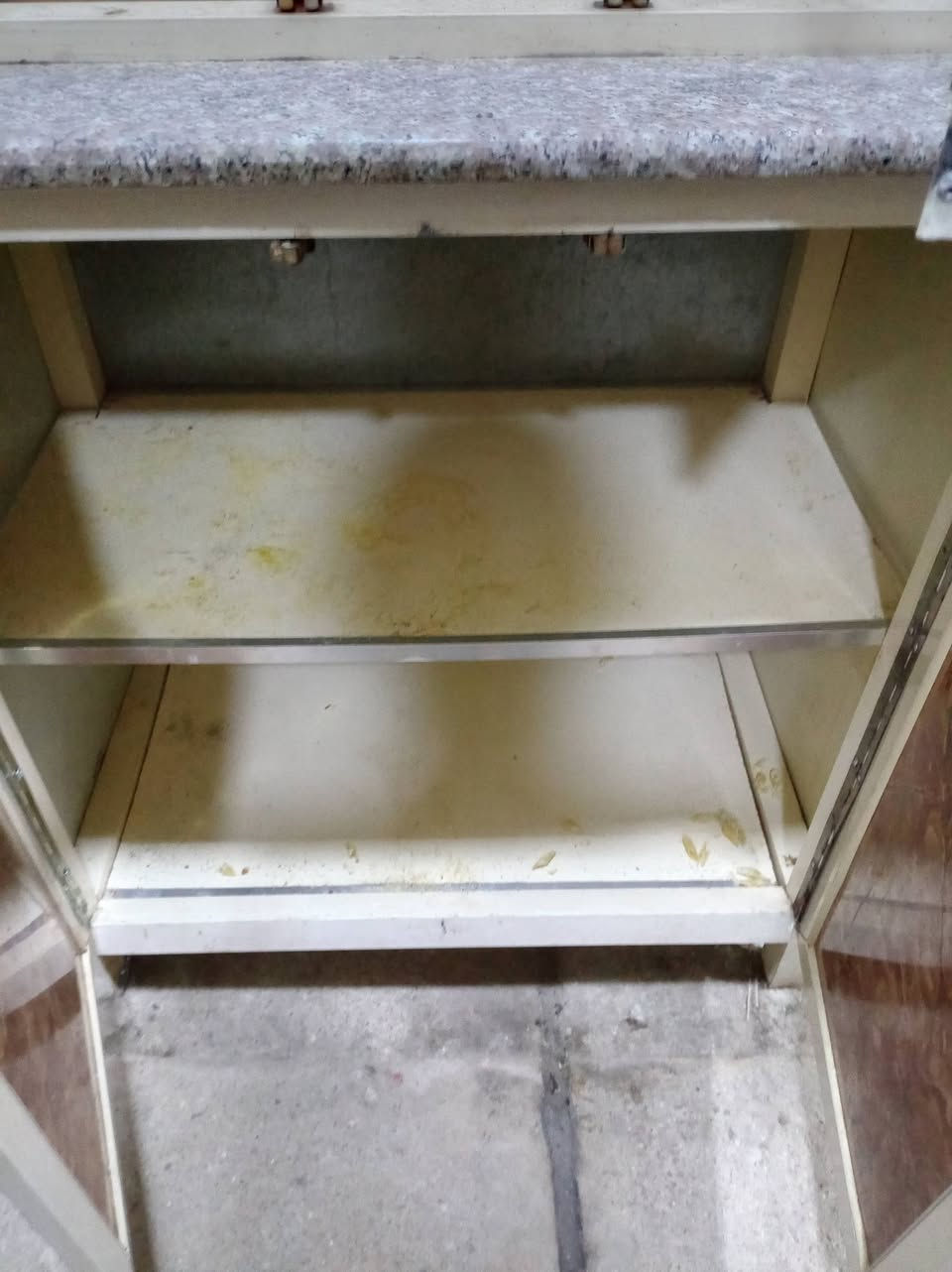 السلام عليكم كاونتر تعليك فقط معا عارضه كويتي نضافته100% سعره 150 البصره _ الحيانيه وتساب 
***********
