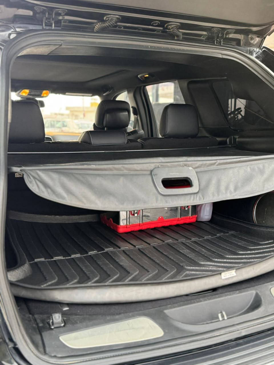 سلام عليكم
جيب 2014 لمتدد سياره فول واحد عله واحد بنوراما  صندوق كهرباء كشنات تدفئه تبريد  سياره كلين بيها اربع اصابع بارد بل جاملغ لخلفي  
واربع رصعات صغار  سنويه مجدده الى2030  تسقط 
رقم شمالي اربيل ب اسمي سياره تحويل ثاني يوم 
مكان سياره بغداد  الكراده
باقي تفاصيل اتصال عل رقم مامتواجد عل ماسنجر ***********
