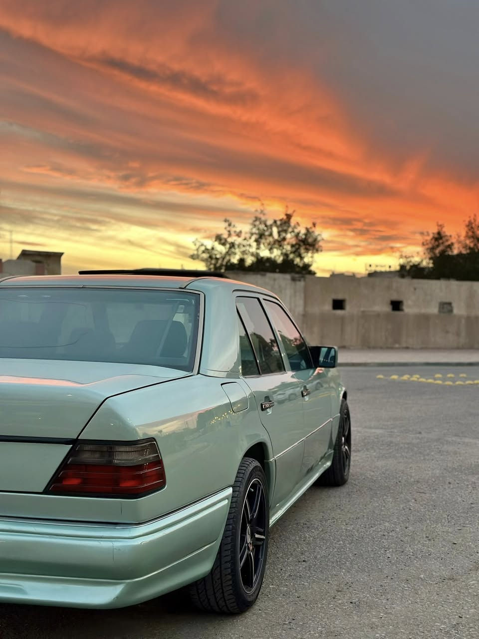 ياالله  لعشاق التميز دب 300 عليه كت AMG
للبيع فقط 
موديل 91 رقم كربلاء مميز بسمي 
محرك بلاد 300 عنكبوت 🕷️ 
مكينه وكير جدد 
حداديه امامي وخلفي جديده 
تخم تاير جديد مع ويل 17 AMG
غرفة اسود مخمل جديدة
كشنات كهرباء
فتحة طگتين جام 
برده خلفيه كهرباء
تجاوي خلفيه كهرباء
سنتر لوك
جام كهرباء 
مرايه جانبيه كهرباء
اريل كهرباء
تلفون ☎️ 
قواعد دبل بلاد شركة 
السياره نضيفه جداً وجاهزه من كلشي 
بيها تراي يخبل ونعومه وعزل فول 🫘 
مصبوغه عام بدون ضربه وخياس 
السعر 98$ وبيها مجال بسيط جدا مكاني كربلاء المقدسة 
***********
