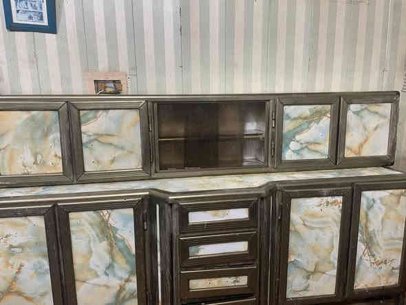 كاونتر مترين ونص 3 قطع المنيوم اصلي سعره 150 الف مكاني بغداد الغدير ***********
