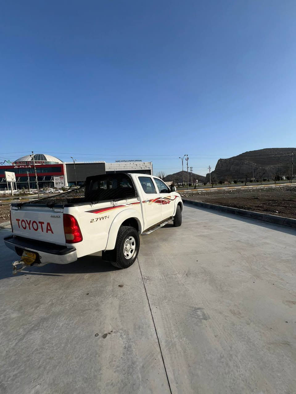 مرزيە مۆدێل ٢۰۰٦ ڕەقەم  هەندێ پارچەی بۆياغە يەک شانەی لای سەياقی  و هەندێ لە سەقفەکەی بۆياغە  مەکينەی کراوەتەوە بەڵام بەشەرتی گێڕ و مەکينە سەيارەکە غاز و بەنزينە
١٥٥ مەجال  
ڕانيە *********** رانية, السليمانية
