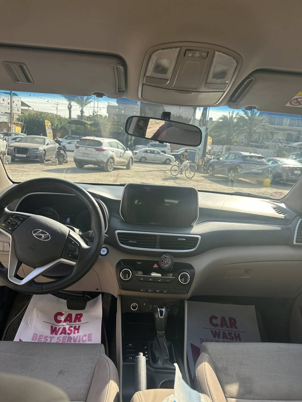 السلام عليكم 
توسان 2021 خليجي 
بارد فقط الباب الامامي كما موضح 
ماشية 76 الف 
تحكمات شاشة كامره 
حساسات امامية خلفية 
بصمة 
قطعتين تبريد
درايف مود 

السعر 210 مع مجال قليل 
***********
