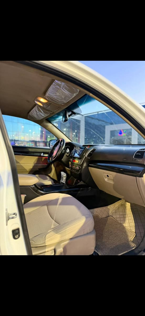 سلام عليكم من رخصة الادمن سورنتو ٢٠١٥:خليجية فول واحد على واحد مكفولة من الصبغ ما عدة اشوية بية بارد قليل مكينة ٤ سالندر تخم تاير جديد ويل كب اكروم السيارة با سمنة مابية أي نقص ادمة عامة من كالشي اي استفسار أتصل على هذا الرقم (*********** ) عباس
