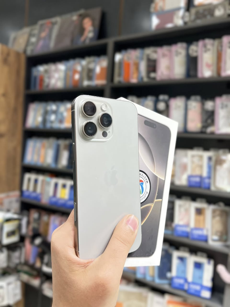 ايفون 16برو ماكس 
ضمان ماستر بطاريه 🔋92
نضيف كلش جهاز اي ضرر مابي
السعر 1200
العلوان زبونه شارع الربيعي

***********
