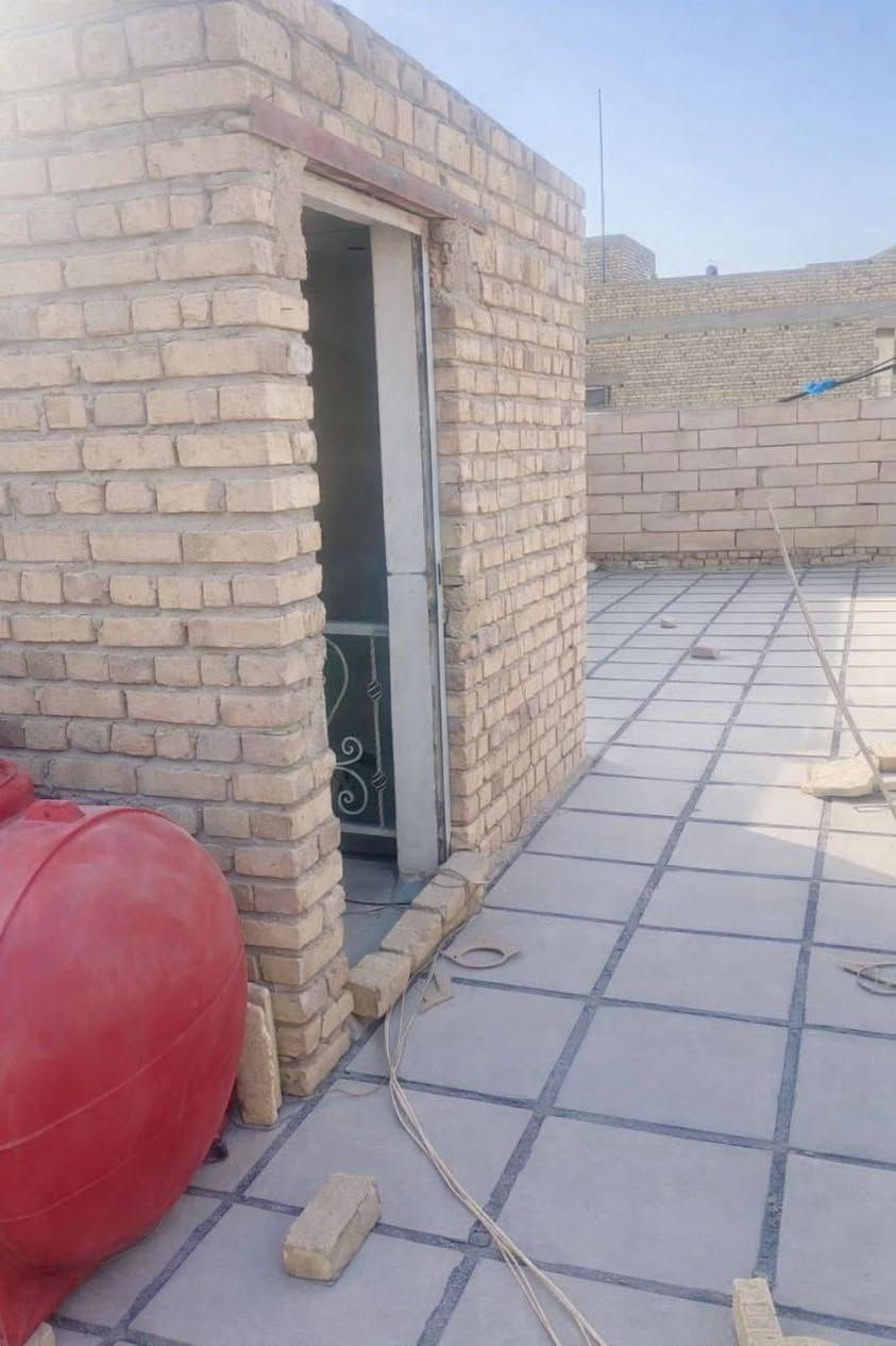 🔴بيت للبيع طابو بالاسكان الصناعي😳
بيت للبيع المساحة 100 متر (5×20)
طابق واحد بناء طابوك وعكاده

مكون من غرفة وصالة ومطبخ وصحيات داخلية وخارجية واستقبال تعتبر غرفة ثانية لان جبيرة

السطح شتايكر 

البناء صارله 10 سنوات تقريبا. 

المكان بالاسكان الصناعي / قريب على شارع العام الرئيسي / ثالث بيت

السعر 73 وبي مجال للشراي 

رقم صاحب البيت:
***********

انا مكلف بالنشر (وتم تعديل وتوضيح الصور)
