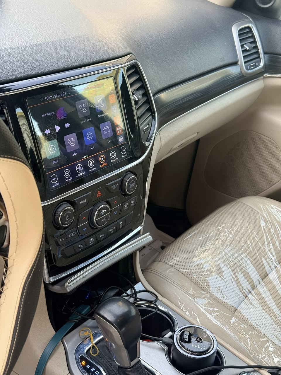 سلام عليكم 
جيب كراند شيروكي  لمتد ( خـليـجـي ) ام رادار 
‏‎موديل  (2020  فول مواصفات  
المحرك : V6.  3.6L ‎  
 السياره اخت زيرو 
ماشيه 40 الف
رقم بغداد الجديد بسمي تحويل ثاني يوم  ؟
سياره مكفوله من الصبغ و التبديل و البارد
سياره جديده جدا ارضيات الشركه بل جيس 
سياره جديده استخدم شخصي و قليل 
‏‎ السيارة وكالة  داخل بيجي المرغوب 📍❤️ 
‏‎* المواصفات :
‏‎*رادار امامي وجانبي 
‏‎* نقطة عمياء .
‏‎*داخل جلد 
‏‎* دفع رباعي 4x4 . 
‏‎* فرش المقاعد من الجلد . 
‏‎*صفي المقاعد الأمامية كهربائية .
‏‎* ذاكرة لحفظ وضعيات الجلوس . 
‏‎* صفي المقاعد الأمامية مع تدفئة . 
‏‎* صف المقاعد الخلفية مع تدفئة . 
‏‎* ويل قياس 20 انج .
‏‎* مقود السائق كهربائي . 
‏‎* تدفئة ستيرن . 
‏‎* فتحت سقف .
‏‎* شاشه كبيرة 8.4 انج .
‏‎* نظام الملاحة (GPS) . 
‏‎* نظام خاص للطرق الوعرة . 
‏‎* مصابيح امامية زنون . 
‏‎* المصابيح الأمامية مع LED لايت  تبديل عدسات 4 دولار. 
‏‎* كشافات ضباب بروجكتر زنون . 
‏‎* تشغيل عن بعد .
‏‎* صندوق كهربائي .
‏‎*  حساسات أمامية . 
‏‎*  حساسات خلفية .
‏‎* كاميرا خلفية .
‏‎* بخاخ ماء لتنظيف المصابيح الامامية .
‏‎* مرايا بخاصية التعتيم الذاتي . 
‏‎* مرايا جانبية قابلة للطي . 
‏‎* بلوتوث تلفون . 
‏‎* محدد سرعة . 
‏‎* نظام تشغيل واطفاء اوتماتيكي للمحرك للتوفير من صرف الوقود . ( Auto Start System ) .
‏‎* نظام بريك اوتماتيكي ( Auto Break System ) .
السعر 325 ورقه 💲 و بيهه مجال 
 ***********
***********
مكاني بغداد
