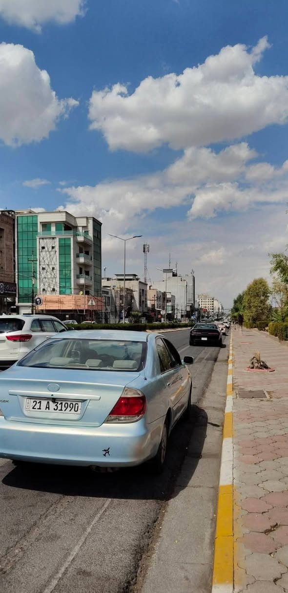 للبيع
كامري 2006 خليجي مكينة 2400 لون بحري رقم السليمانية بسمي سنوية نفاذها 2030 كير محرك شرط ضرر خفيف شبر راس البونيد ومرشوش توحيد لون وبيها جراد قماره وشويه الجنطه .... السعر 90 وبيها مجال  
***********
***********
