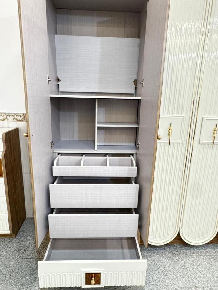 غرفة نوم تركية ضخمة نظيفة جداً جداً مستعملة فقط ٦ اشهر تحتوي على ١١ قطعة مصورة من الداخل والخارج وتحتوي ع نشرات ضوئية من دون اي اضرار او كسر 
السعر ٢ مليون وبيه مجال للعلم سعر الشراء هو ٣ مليون ونص 
للاستفسار الاتصال على الرقم
***********
او الرقم 

‭٠٧٧٨ ٠٠٥ ٧٧١٢‬
