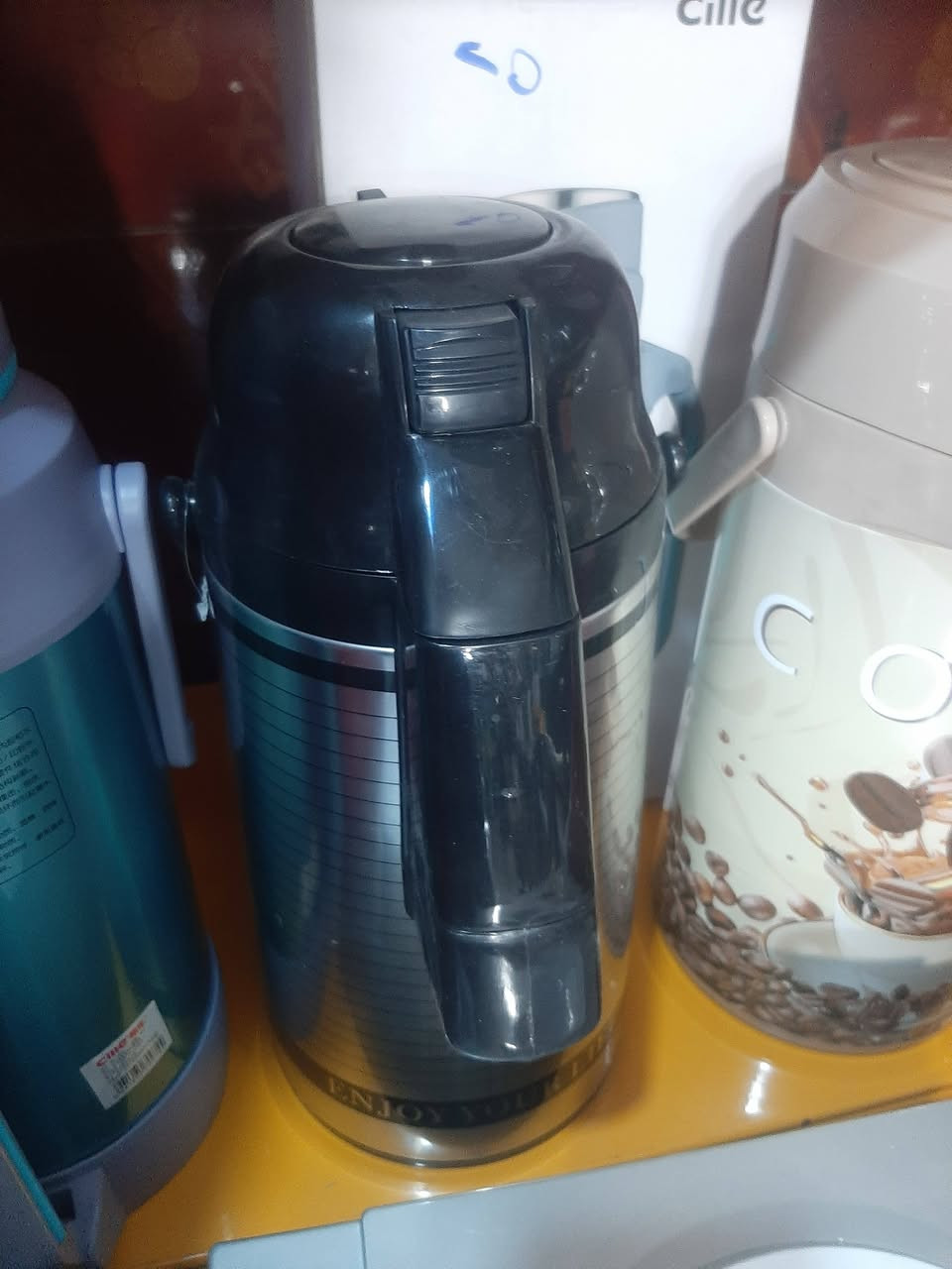 ☕تتوفر عندنا ترامس حرارية
حجم 0.45 لتر
حجم 3 لتر
حجم 3.2 لتر 
للحجز والاستفسار ⬅️ خاص📩


**إذا كنت صاحب هذا الإعلان وتريد حذفه لأي سبب، رجاءا أرسل رسالة إلى الدعم الفني**