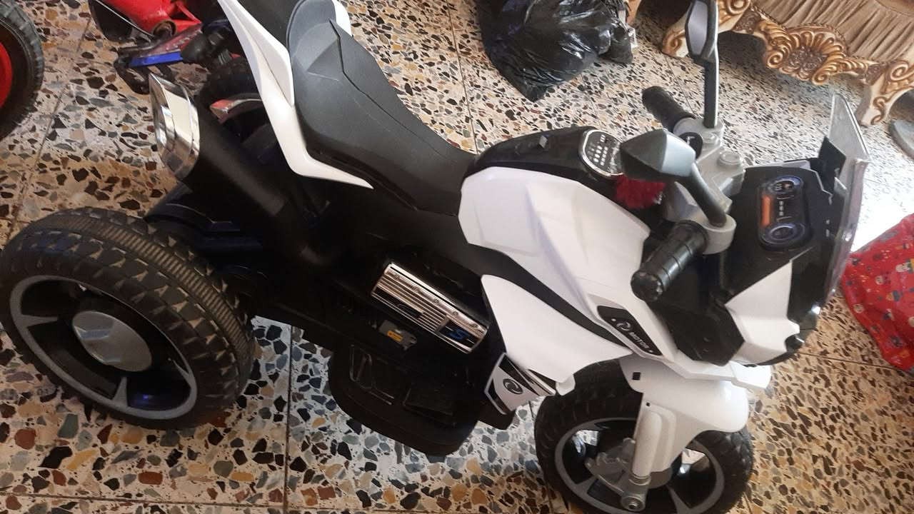 دراجة شحن ومرجوحة للبيع دراجة يحتاج الي تجديد بطارية فقط .. اشتريتها ب ١٢٠ نهايتها هي والمرجوحه ب ٨٠ الف وبي مجال وجديده ما مستعمله اهوايه


**إذا كنت صاحب هذا الإعلان وتريد حذفه لأي سبب، رجاءا أرسل رسالة إلى الدعم الفني**